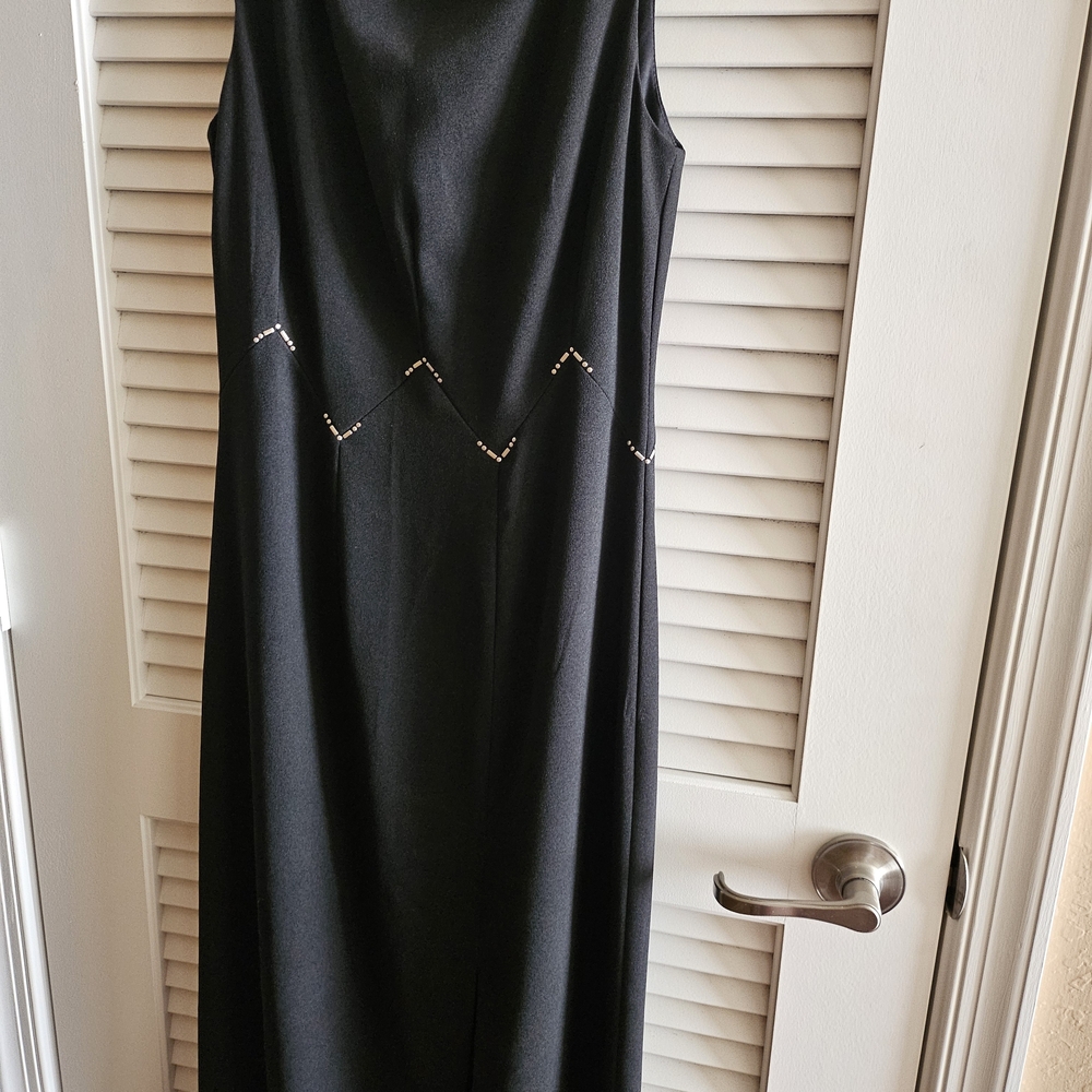 Elegant Black Maxi Dress with Beaded Accents